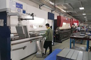 鈑金加工中折彎加工彎模安全調試
