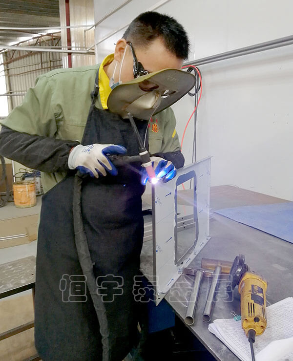動力電池采用激光焊接的加工方法