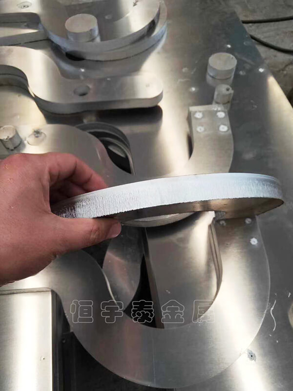 在鈑金制造過程中 如何精確地確定激光切割的時間位置