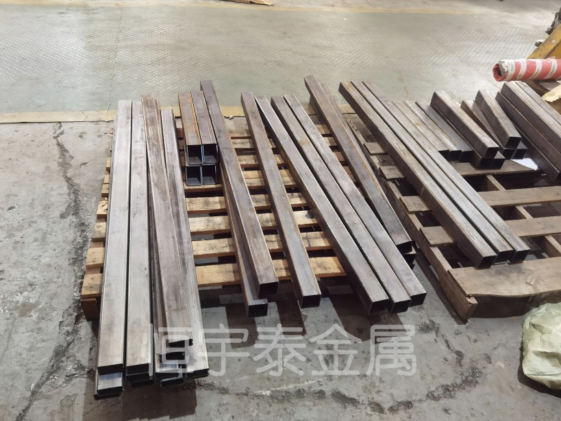 在使用不銹鋼管激光切割機(jī)設(shè)備時(shí)需要注意的事項(xiàng)